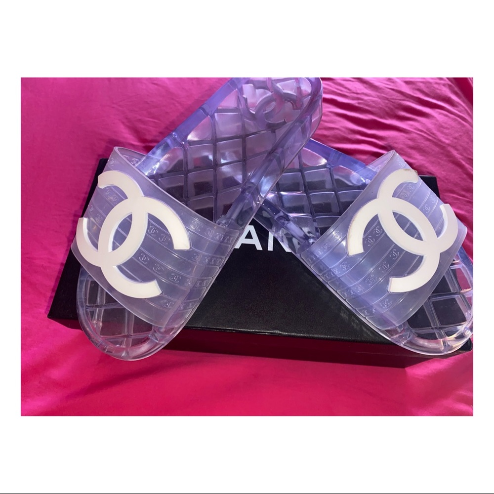 Chanel CC logo rubber slides
